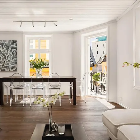 Renovated Gem With Balcony In Street Apartment *