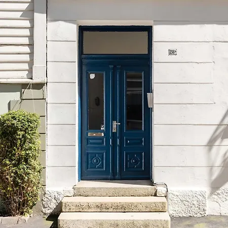 Renovated Gem With Balcony In Street Bergen