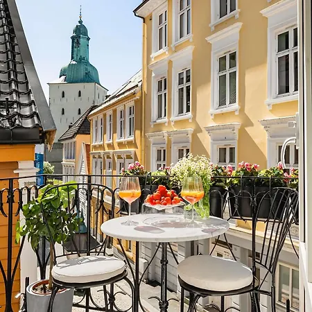 Renovated Gem With Balcony In Street Apartment *