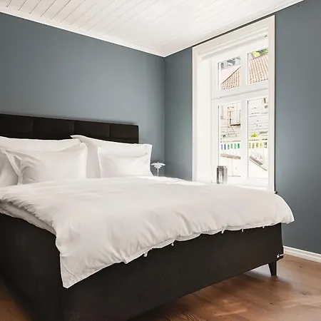 Renovated Gem With Balcony In Street Bergen