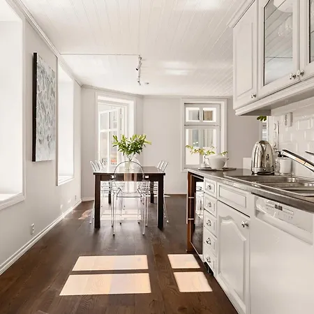 Renovated Gem With Balcony In Street Apartment *