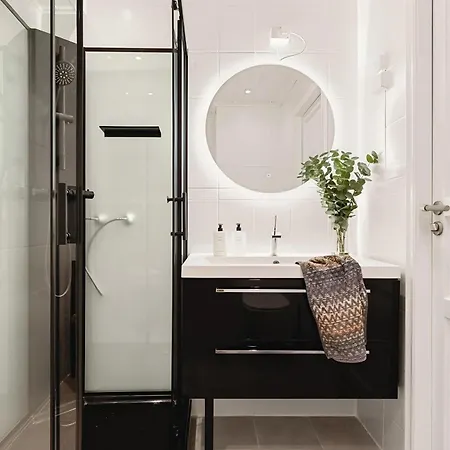 Renovated Gem With Balcony In Street Apartment Bergen