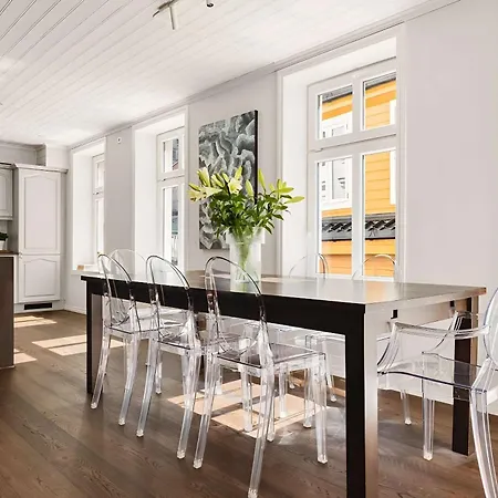 Renovated Gem With Balcony In Street * Bergen