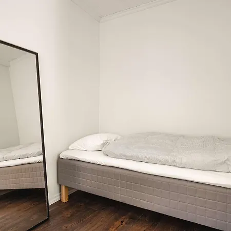 Apartment Renovated Gem With Balcony In Street Bergen