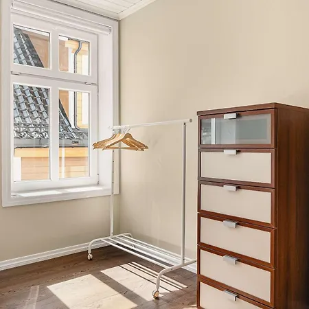Renovated Gem With Balcony In Street Lägenhet *