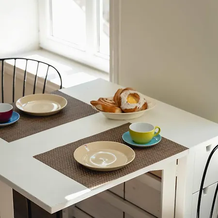 Renovated Gem With Balcony In Street Apartment Bergen