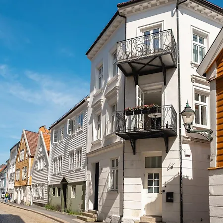 Lägenhet Renovated Gem With Balcony In Street Bergen